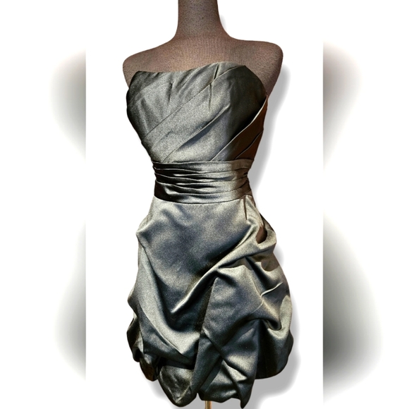 Black Ruched Mini Strapless cocktail dress. Satin. Size 10 - Picture 3 of 7